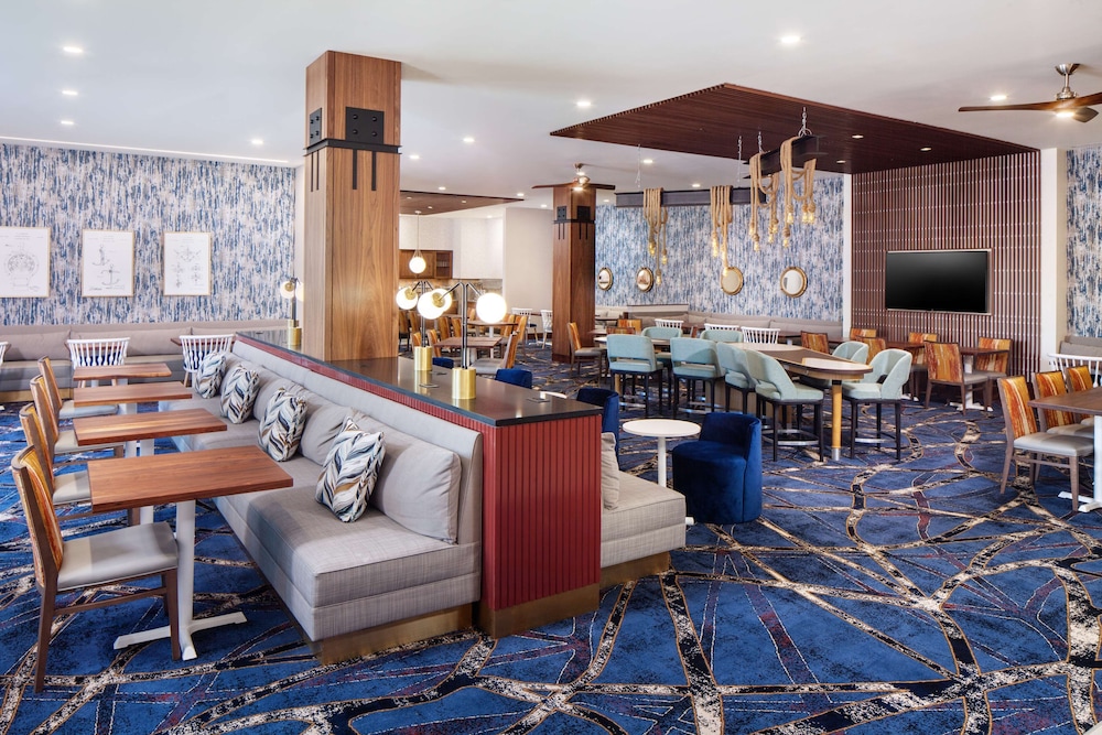 Hampton Inn Boston Seaport District 58/64