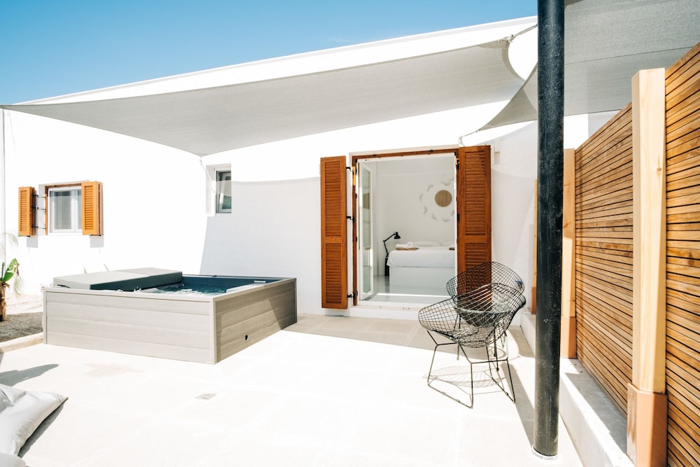 Mesanto Luxury Suites 8/50