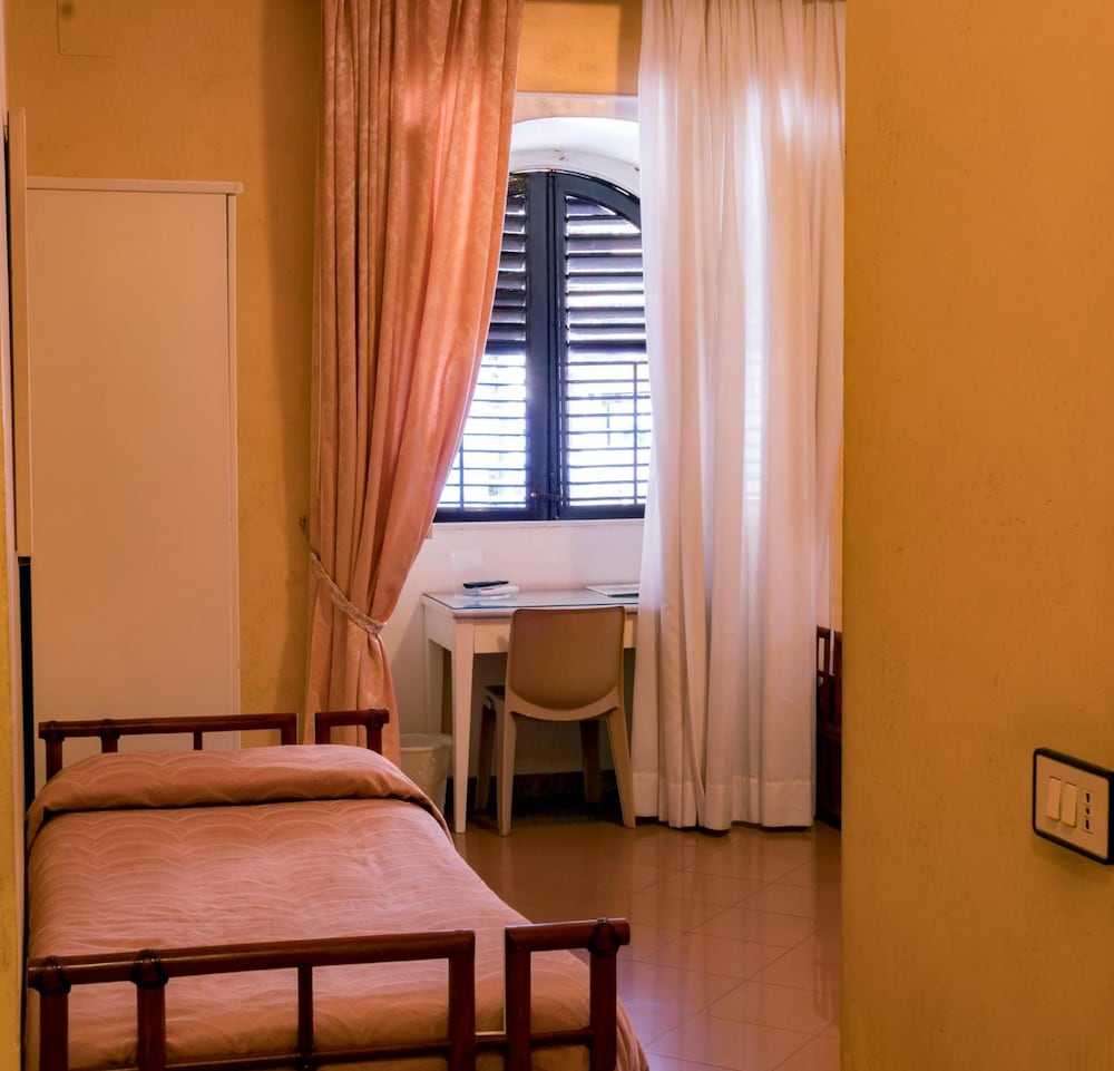 Joli Hotel 37/50