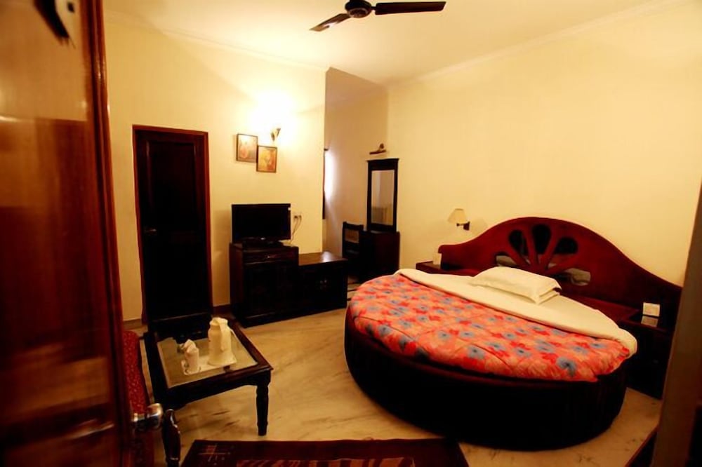 MAHALAKSHMI PALACE HOTEL 8/24