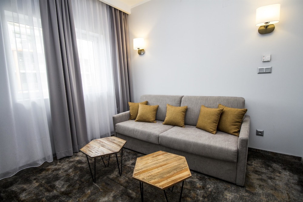Best Western Plus Premium Inn 33/57