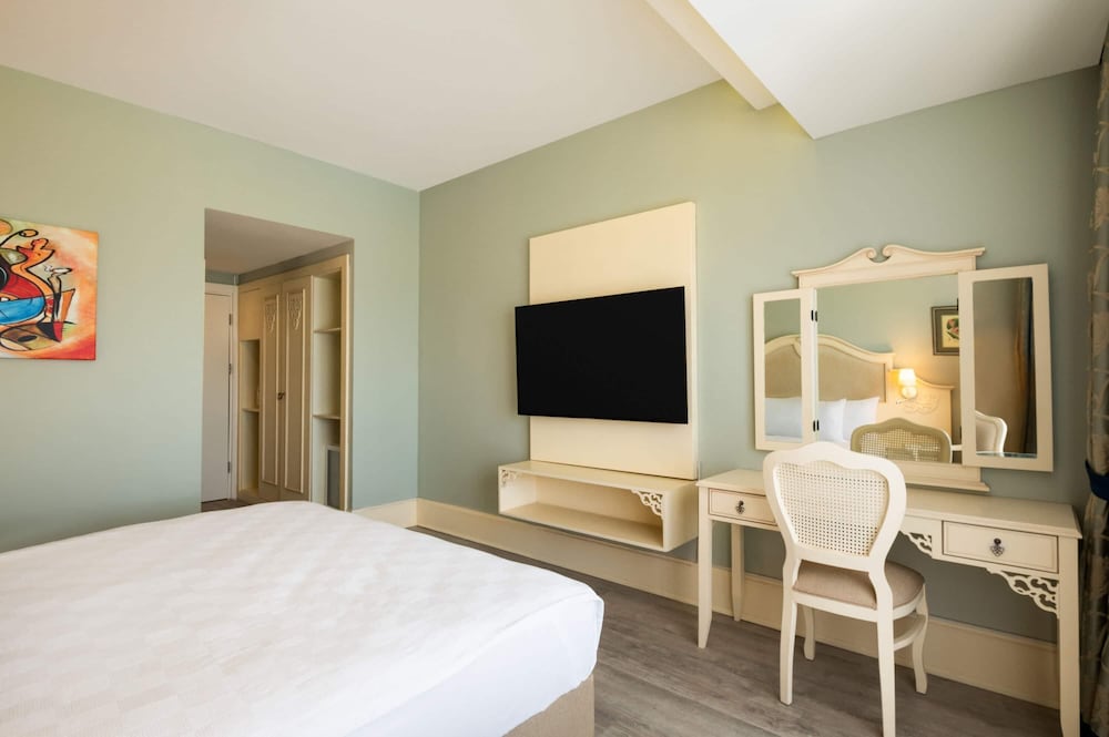 DELUXE, KING BED, GARDEN VIEW, SOFA