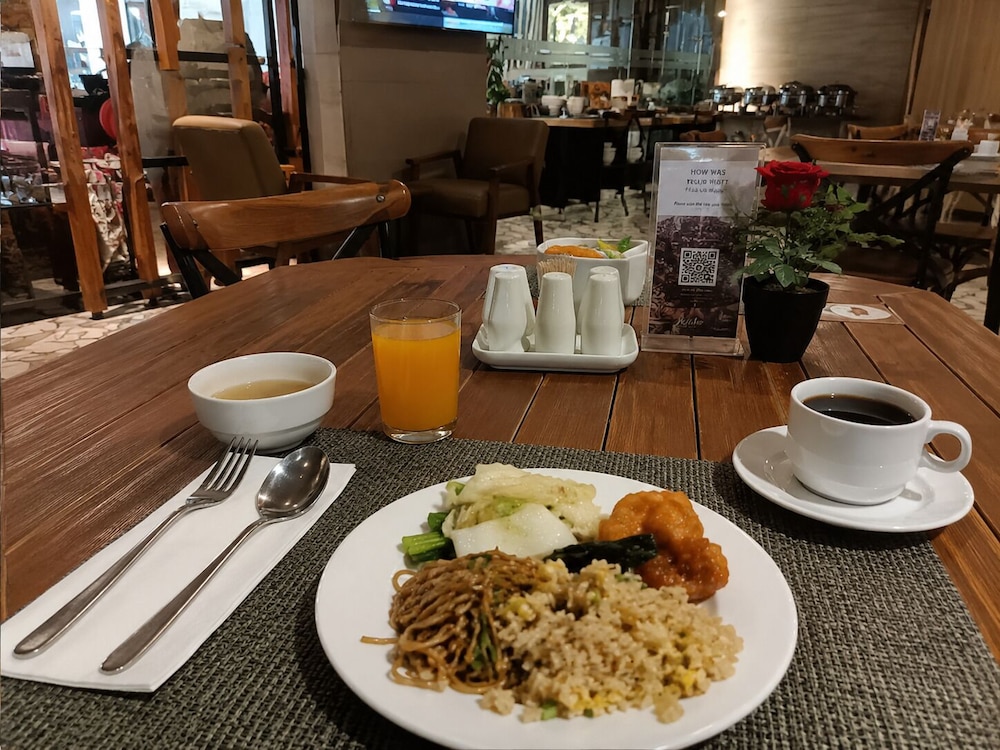 Grande Valore Hotel and Serviced Apartment (ex Oakwood Residence Cikarang) 49/68