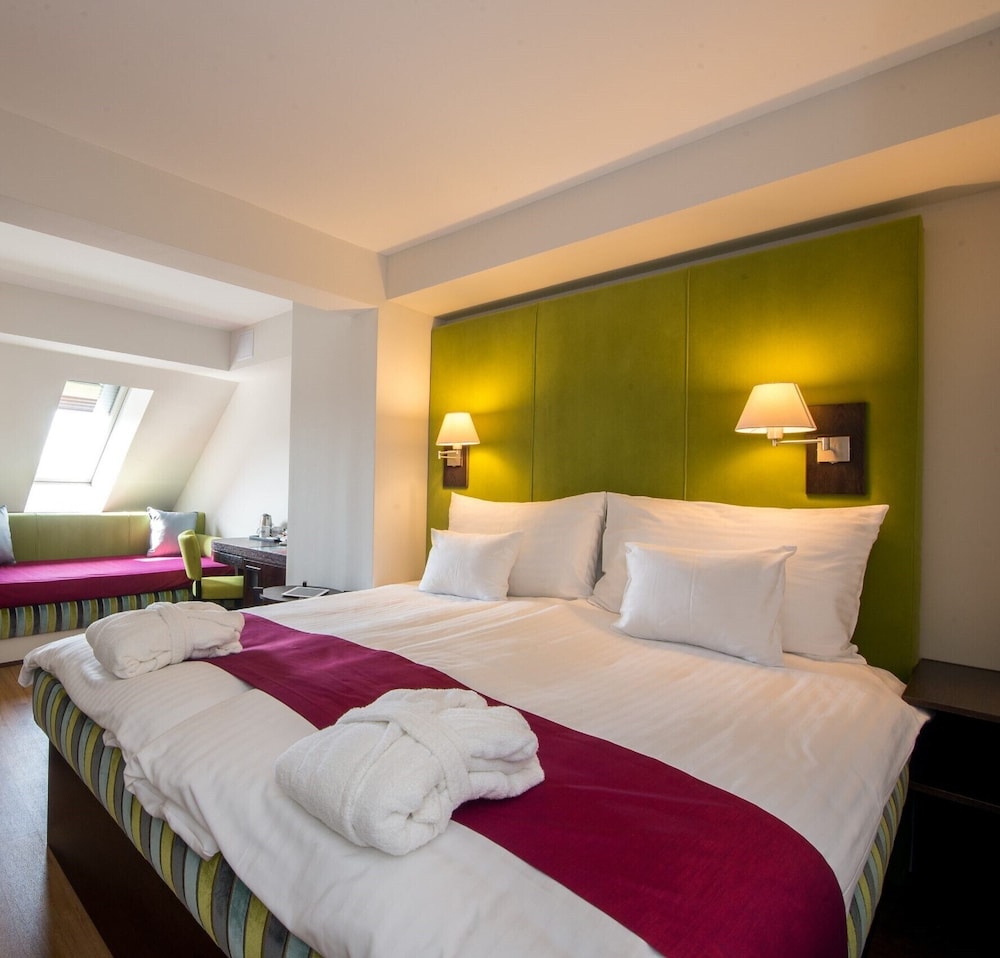COMFORT, DOUBLE BED