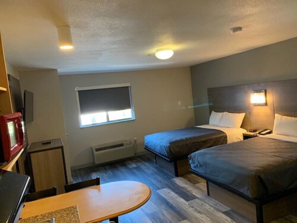 Suburban Studios Near Panama City Beach 8/21