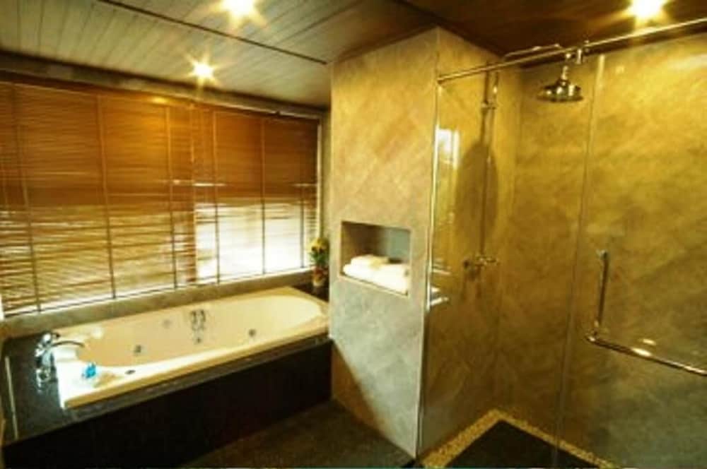 Avalon Beach Resort 34/74