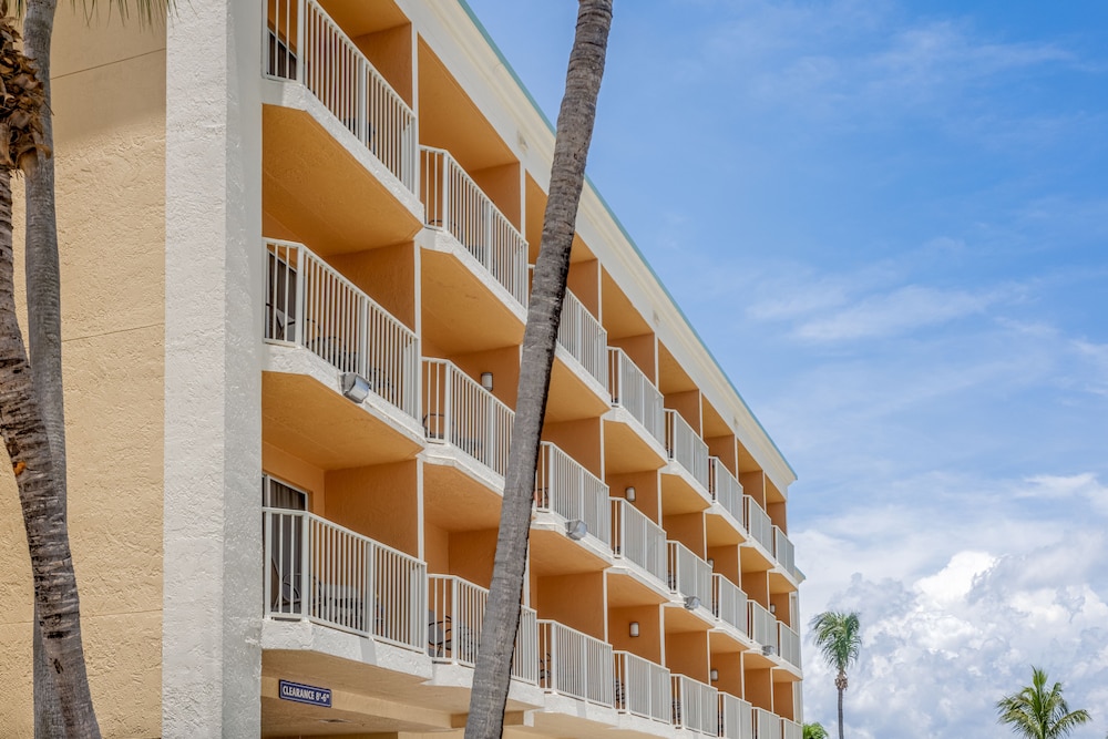 Hutchinson Island Plaza Hotel And Suites 3/63