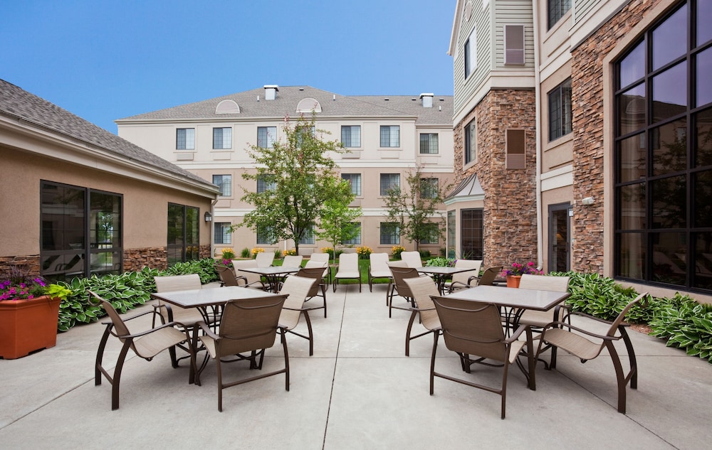 Candlewood Suites Eagan Arpt South - Mall Area, an IHG Hotel 55/68