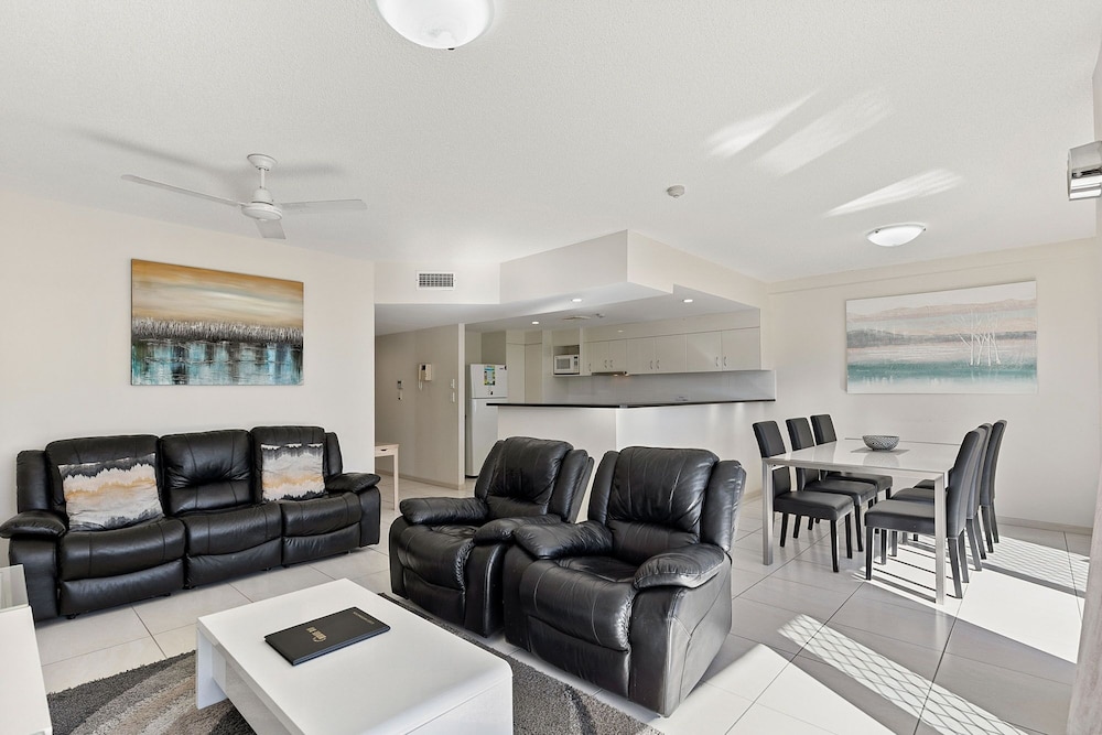 WHITE CREST LUXURY APARTMENTS 20/50