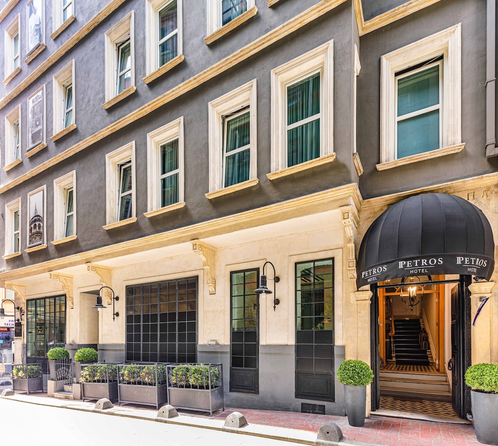 Petros Hotel 4/50