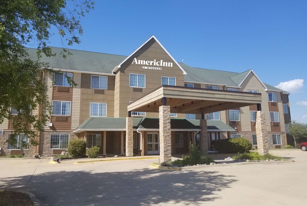 AmericInn by Wyndham Galesburg 1/59