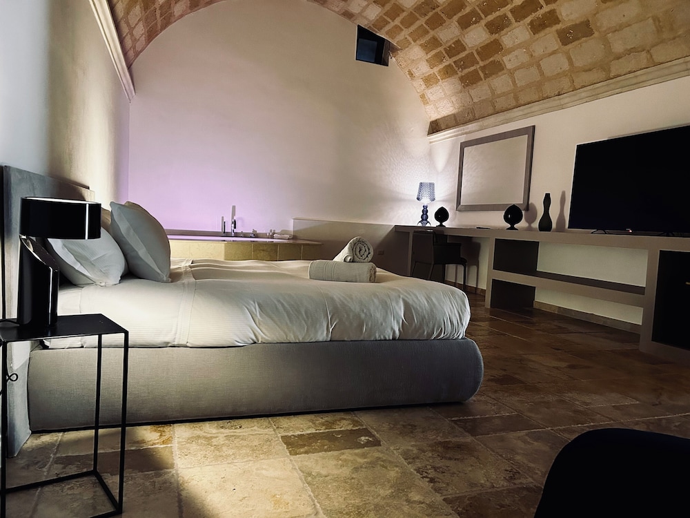 DELUXE, SUITE, KING BED, SOFA