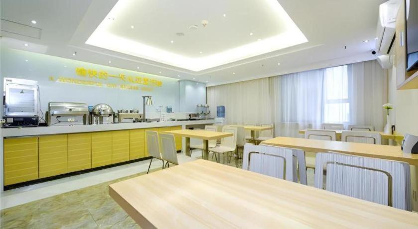 City Comfort Inn (Chongqing Yangjiaping Pedestrian Street Light Rail Station) 39/48