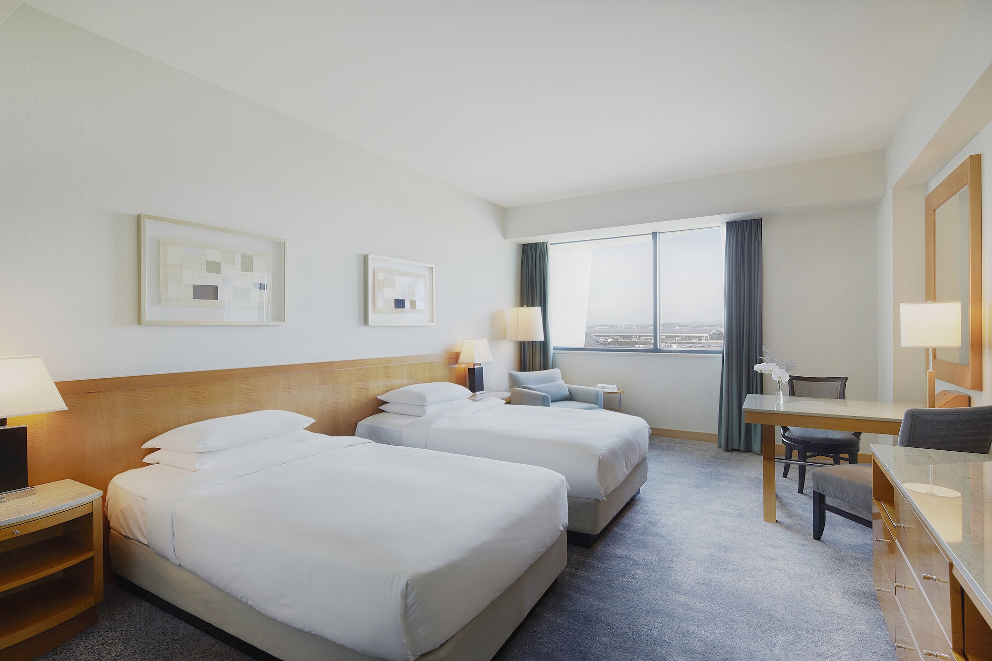 ROOM, KING BED