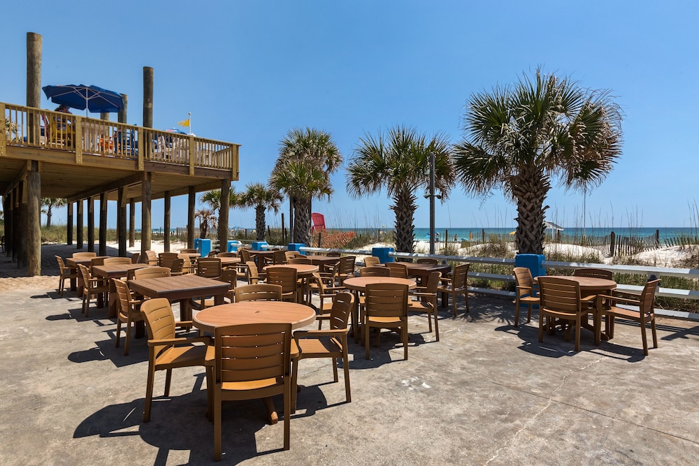 Ramada by Wyndham Panama City Beach / Beachfront 18/25