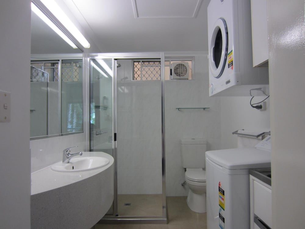 TRADEWINDS MCLEOD HOLIDAY APARTMENTS 24/43
