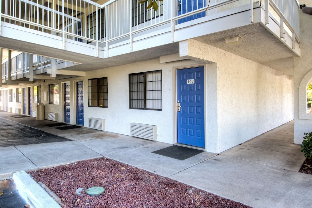 Motel6 Redding, CA - South 28/36