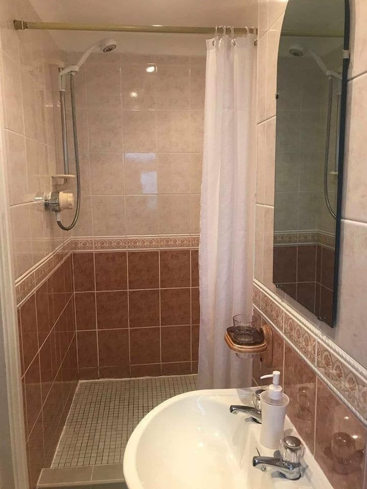 Bridgeside Guest House - B&B 28/34