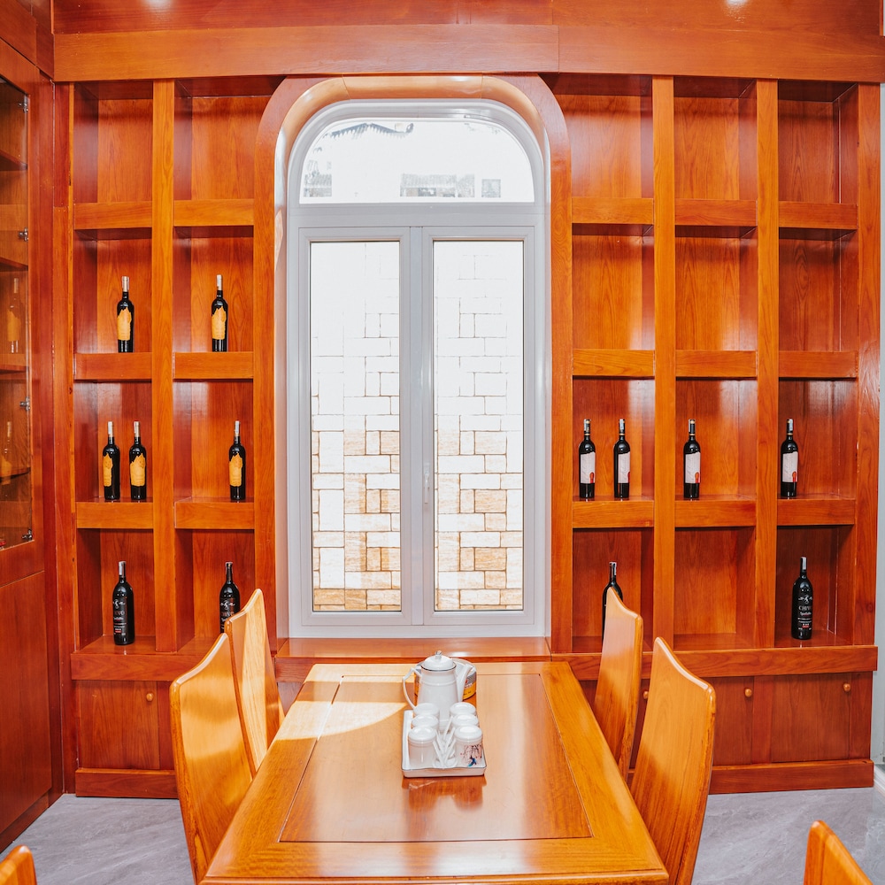 Quy Tai Premium Hotel 30/50