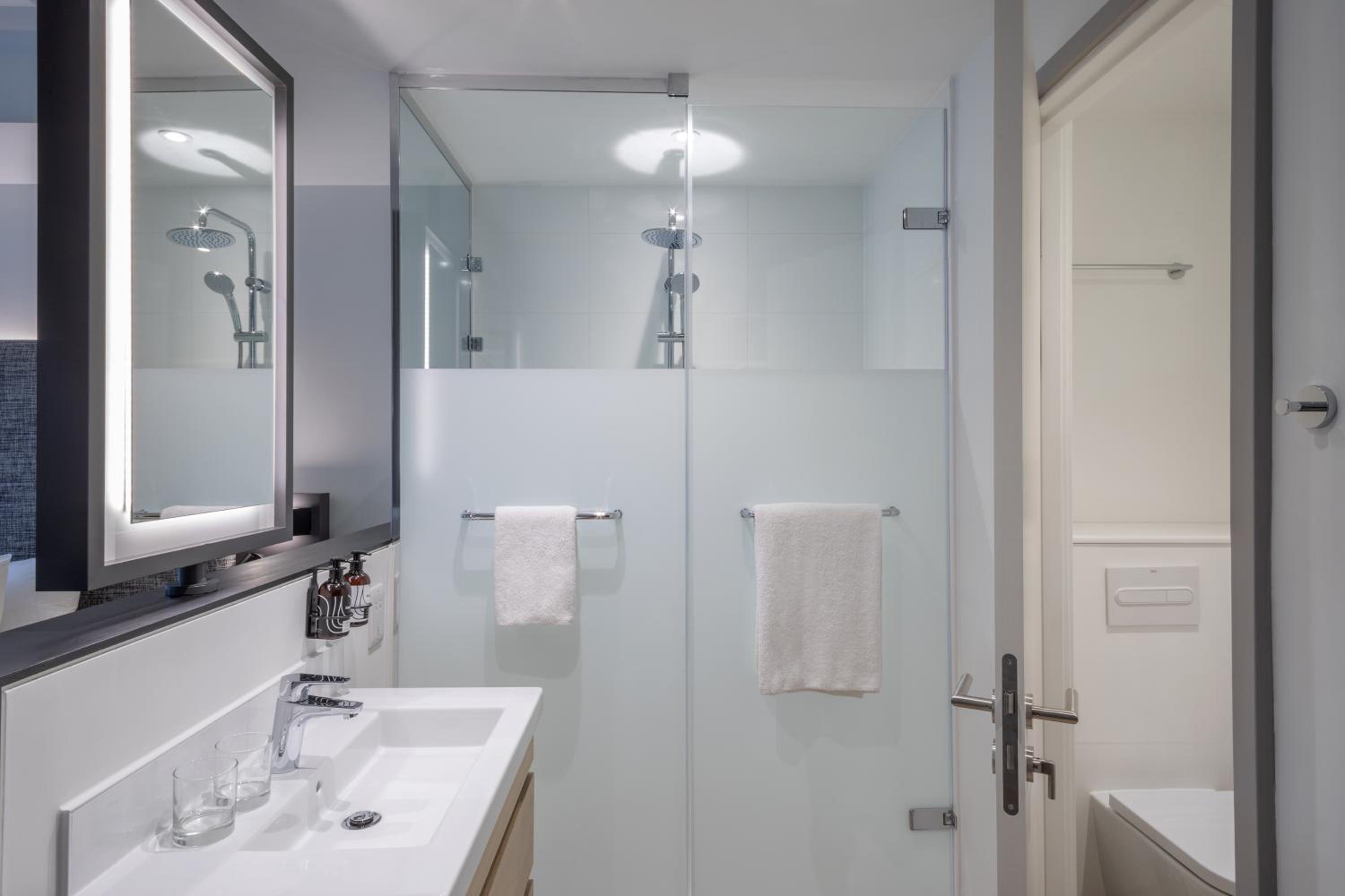 Innside, Studio, King Bed, Balcony, INNSIDE Newcastle 2/5