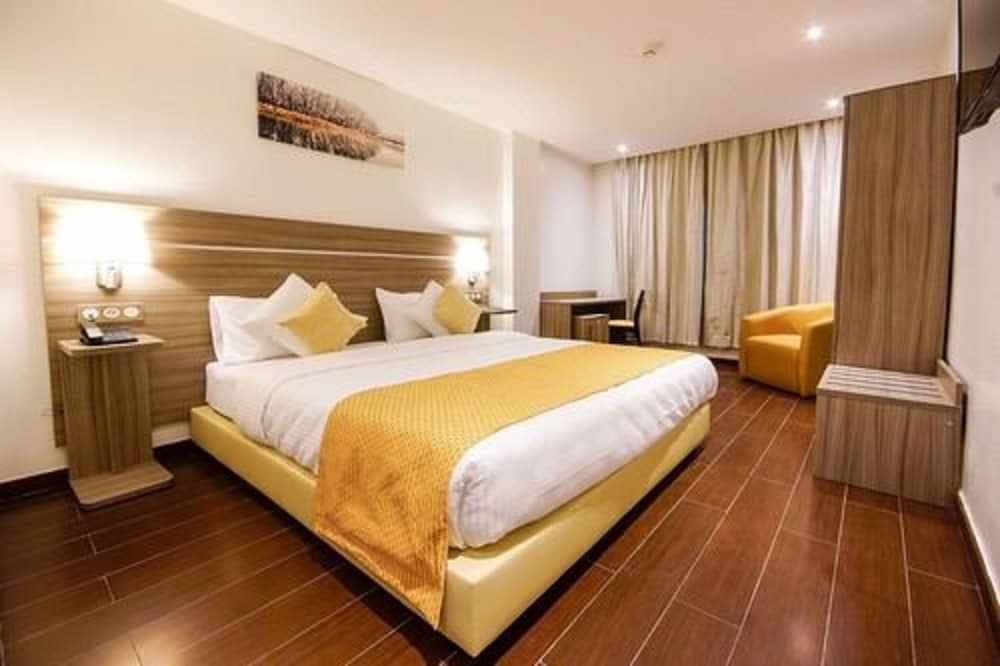 Best Night Hotel 13/58