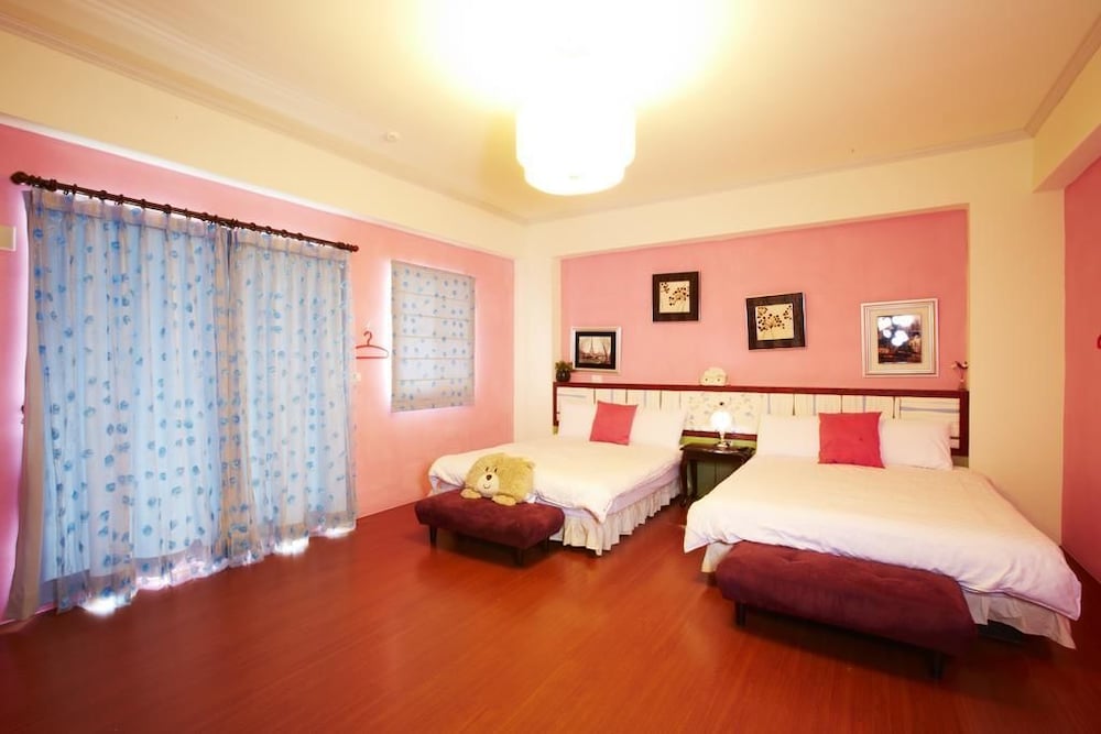 ROOM, QUADRUPLE