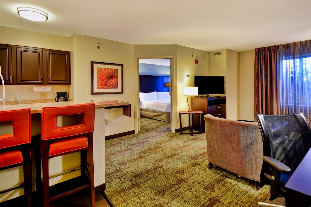 Staybridge Suites Madison-East 35/52