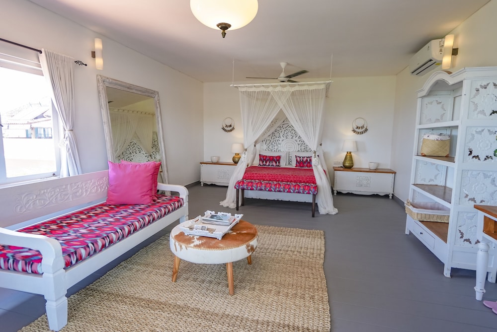 PinkCoco Uluwatu - Constant Surprises & for Cool Adults Only 32/50