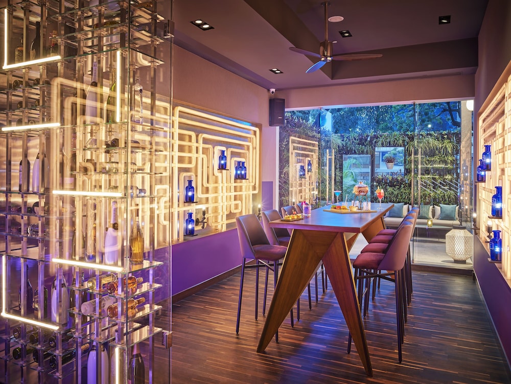 Vivanta Bengaluru Residency Road 42/77