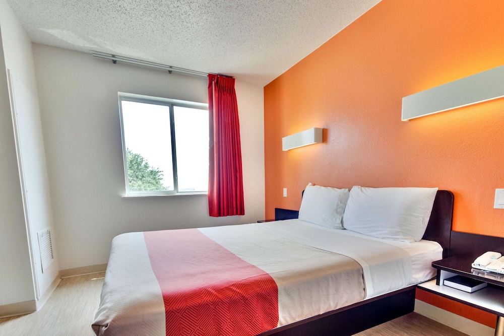 Motel6 Lewisville, TX - Dallas 18/48