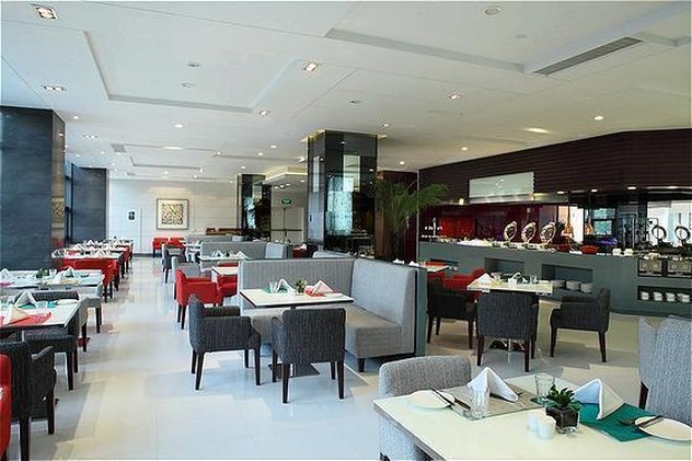 HOLIDAY INN BEIJING DESHENGMEN 38/50