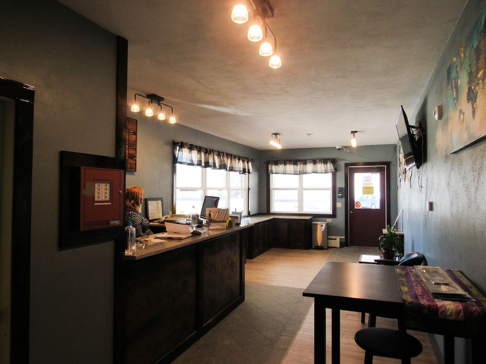 Brewer Motor Inn 21/25