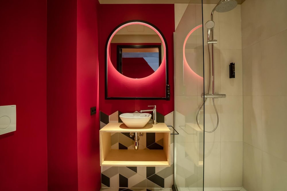 Via Suites 36/37