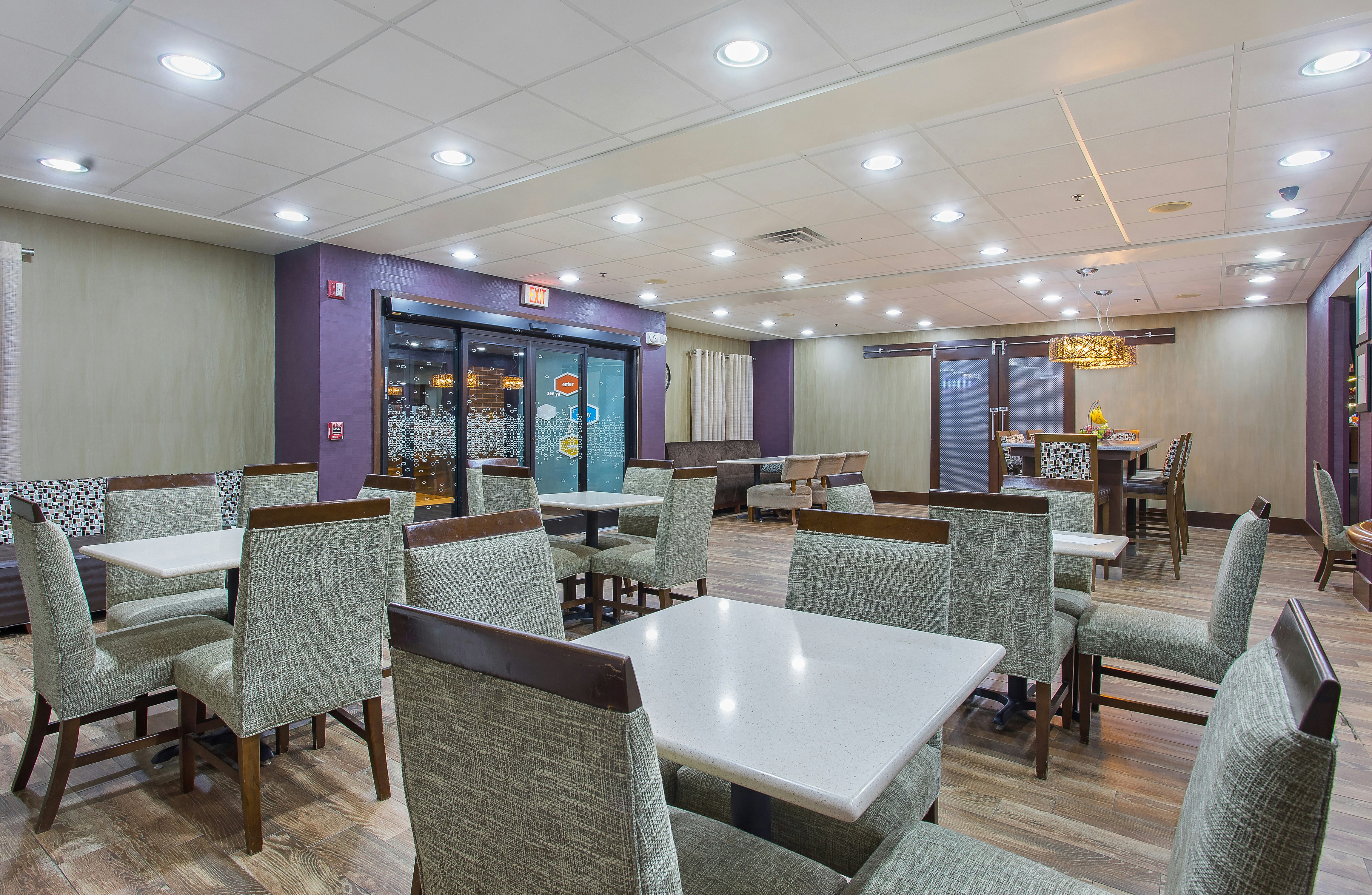 Hampton Inn Cullman 37/56