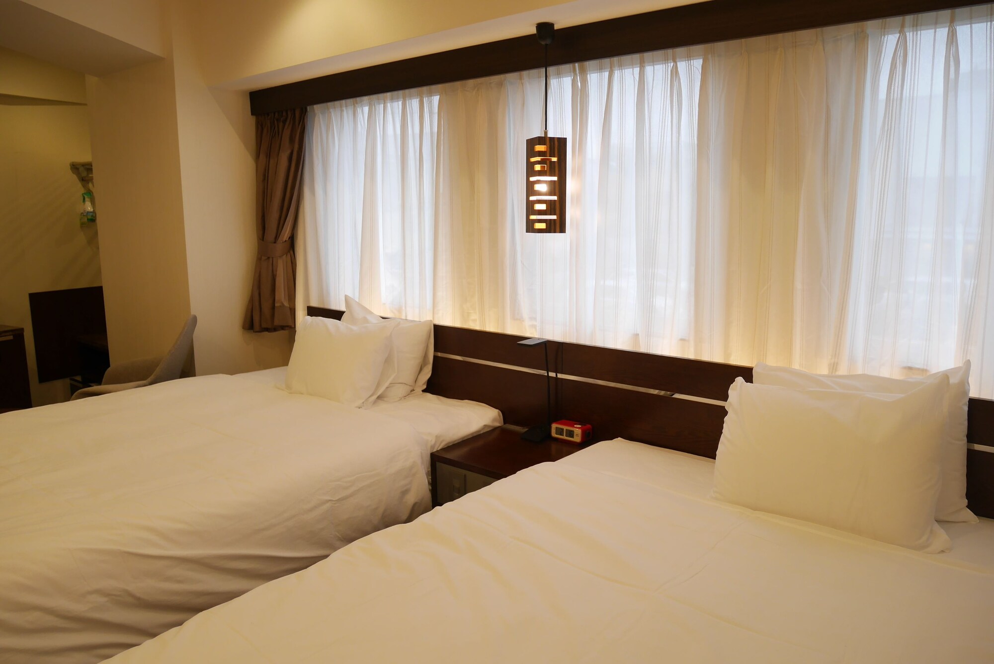 Twin Beds, Park Side