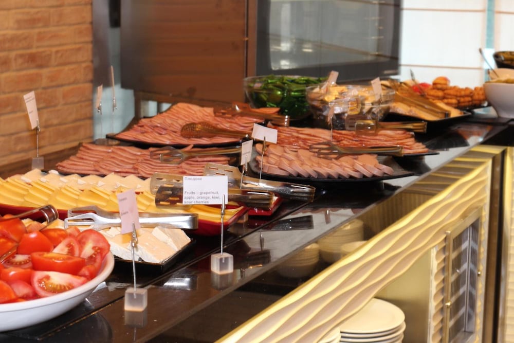 restaurant cafeteria