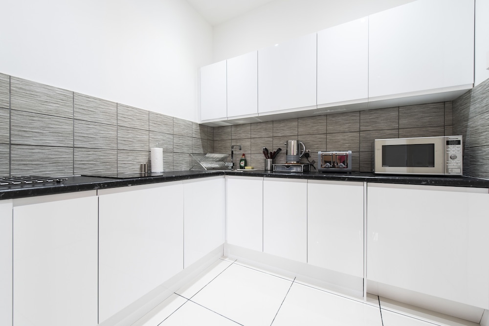 Grosvenor Suites 7/46