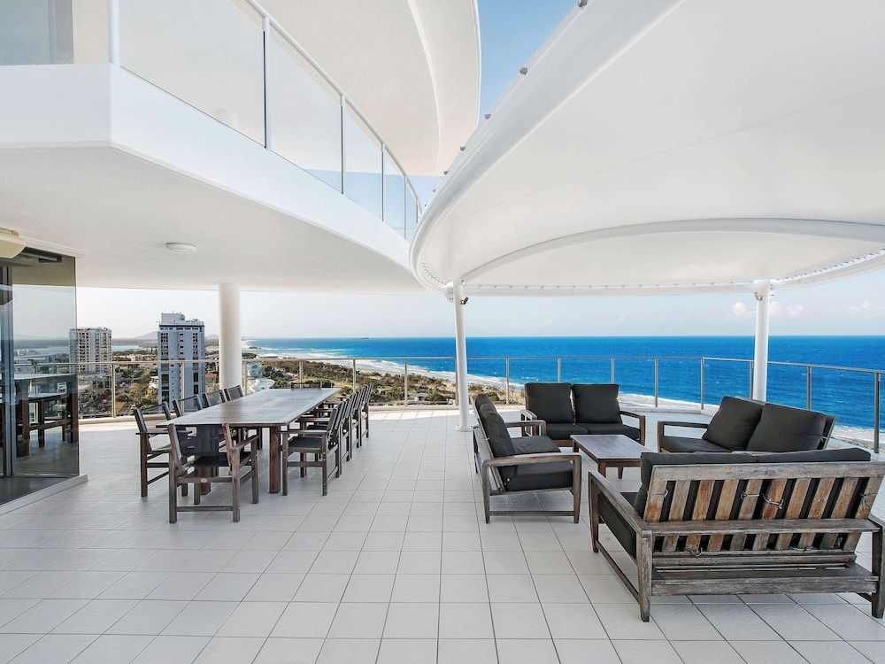 THE SEBEL MAROOCHYDORE 57/72