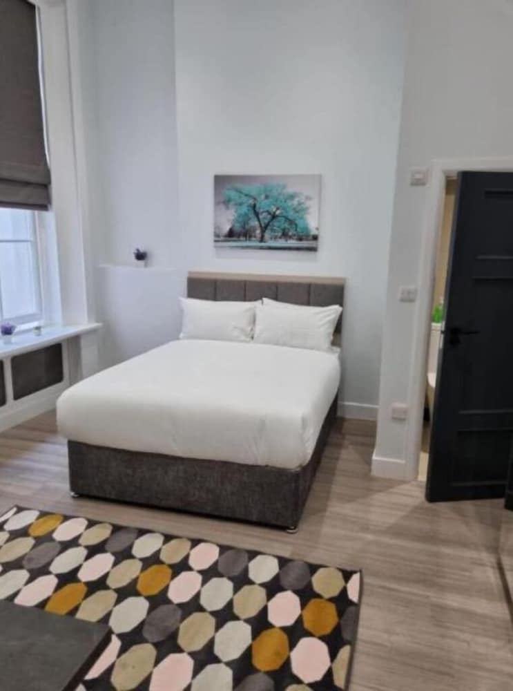 HYDE PARK SUITES 17/55