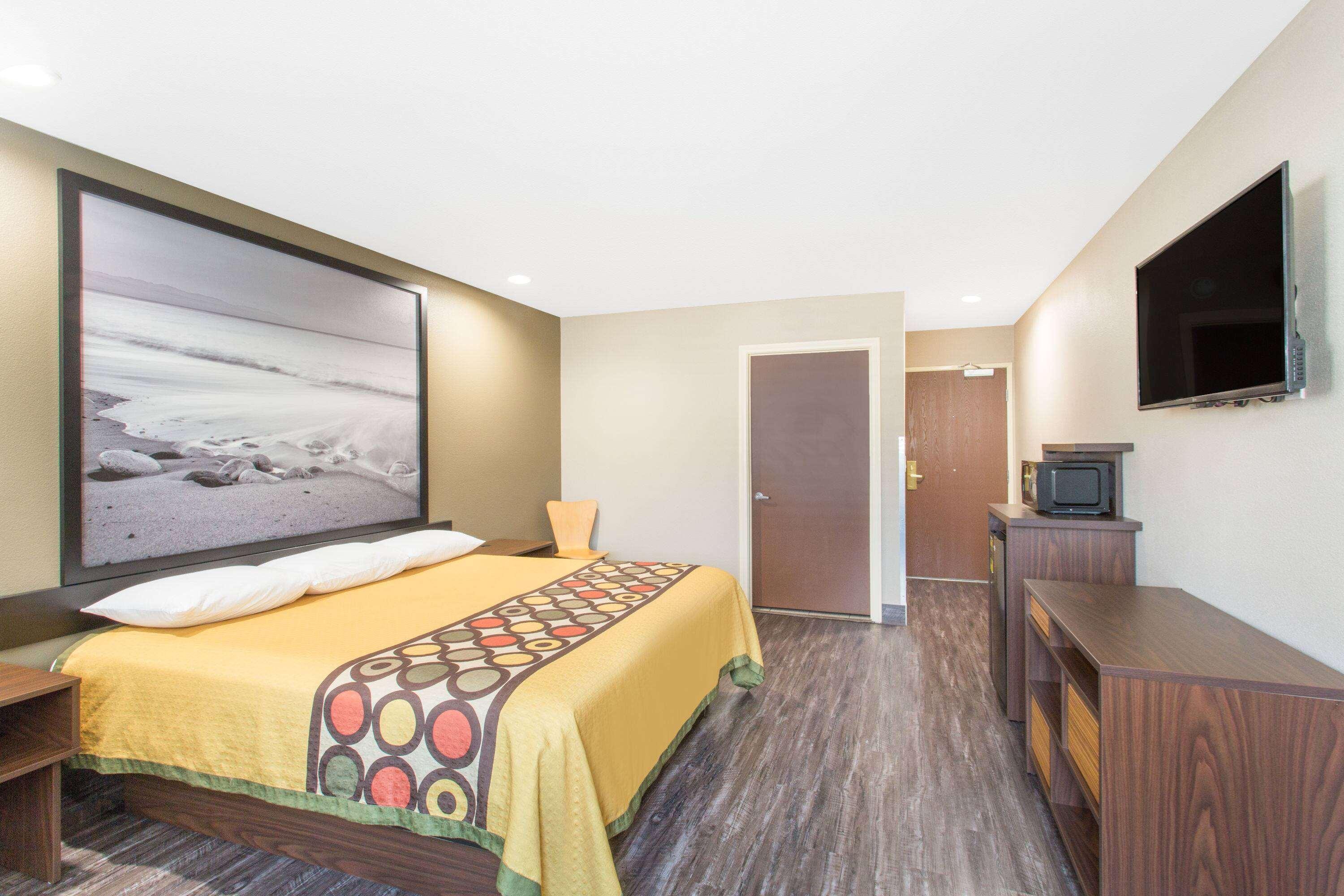 Super 8 by Wyndham National City Chula Vista 4/24