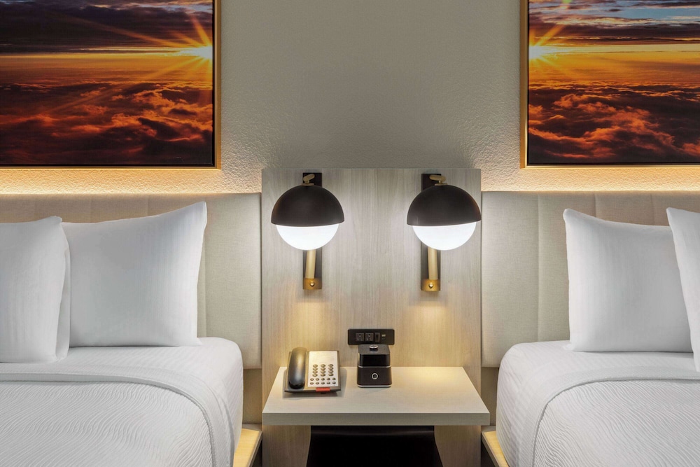 La Quinta Inn & Suites by Wyndham DeSoto 31/44