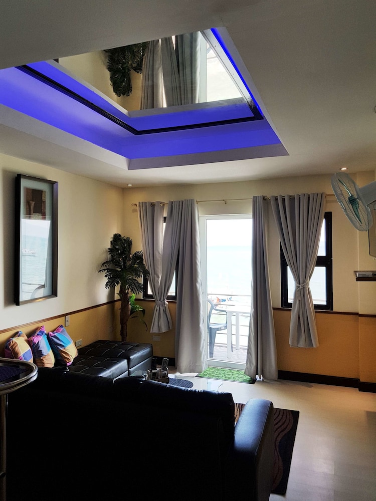 Mango's Beachfront Resort 47/69