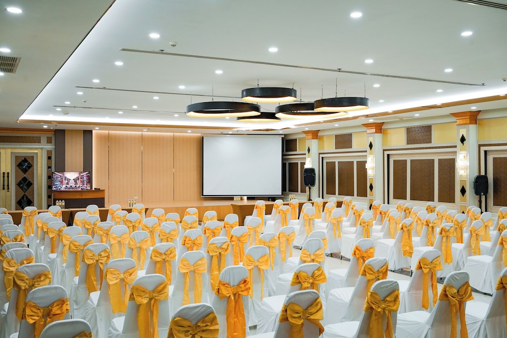 Golden Empire Suvarnabhumi Hotel 41/48