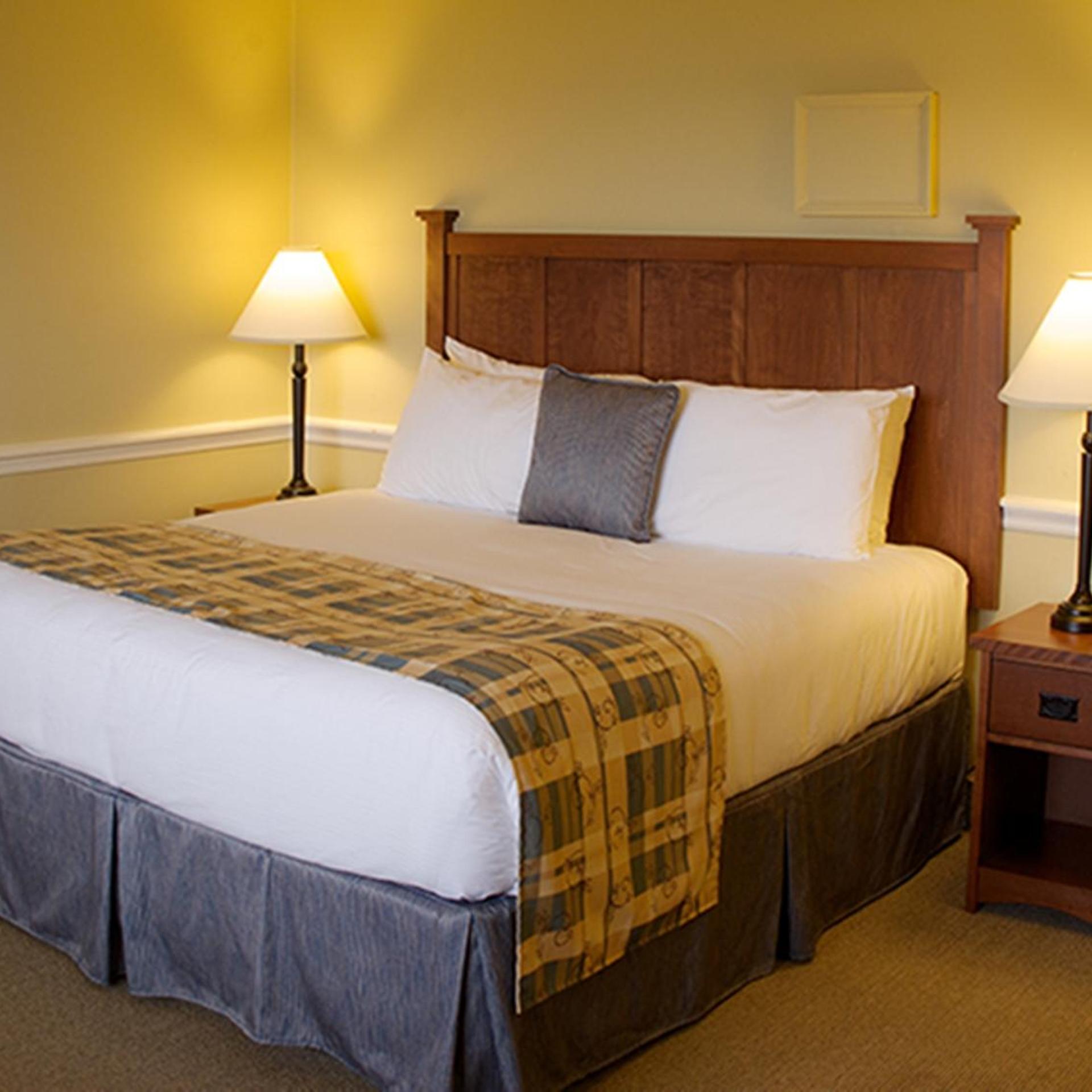 Suite, King Bed, Lake View