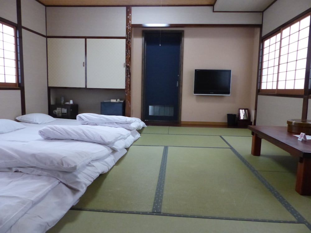 Minshuku Kuwataniya 18/50
