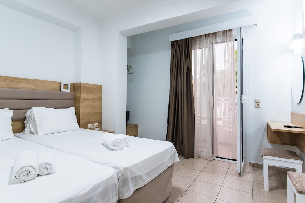 Room at Comfort Vaggelis Studios, MALIA