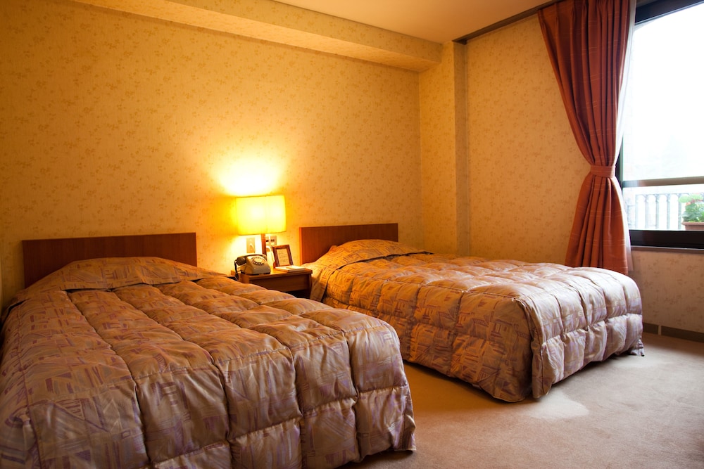 ROOM, SINGLE