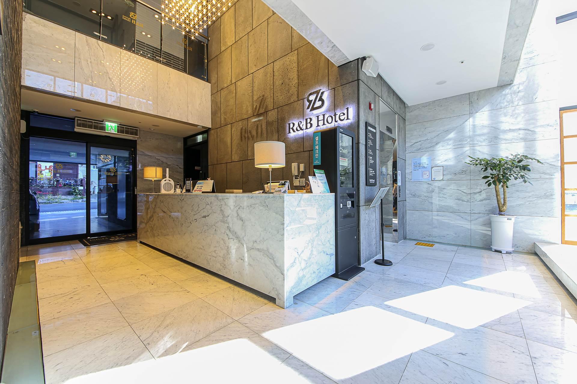 R&B Business Hotel 12/42