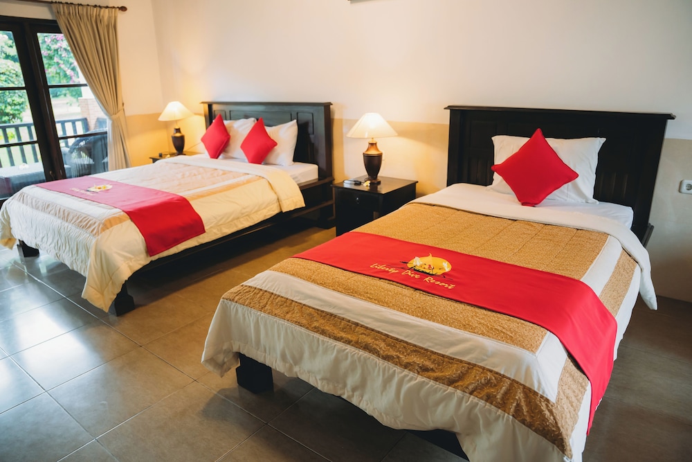 GARDEN COTTAGE, DELUXE, TRIPLE, 1 DOUBLE AND 1 SINGLE BED