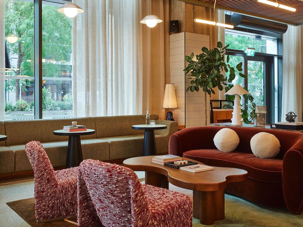 TRIBE London Canary Wharf 40/61